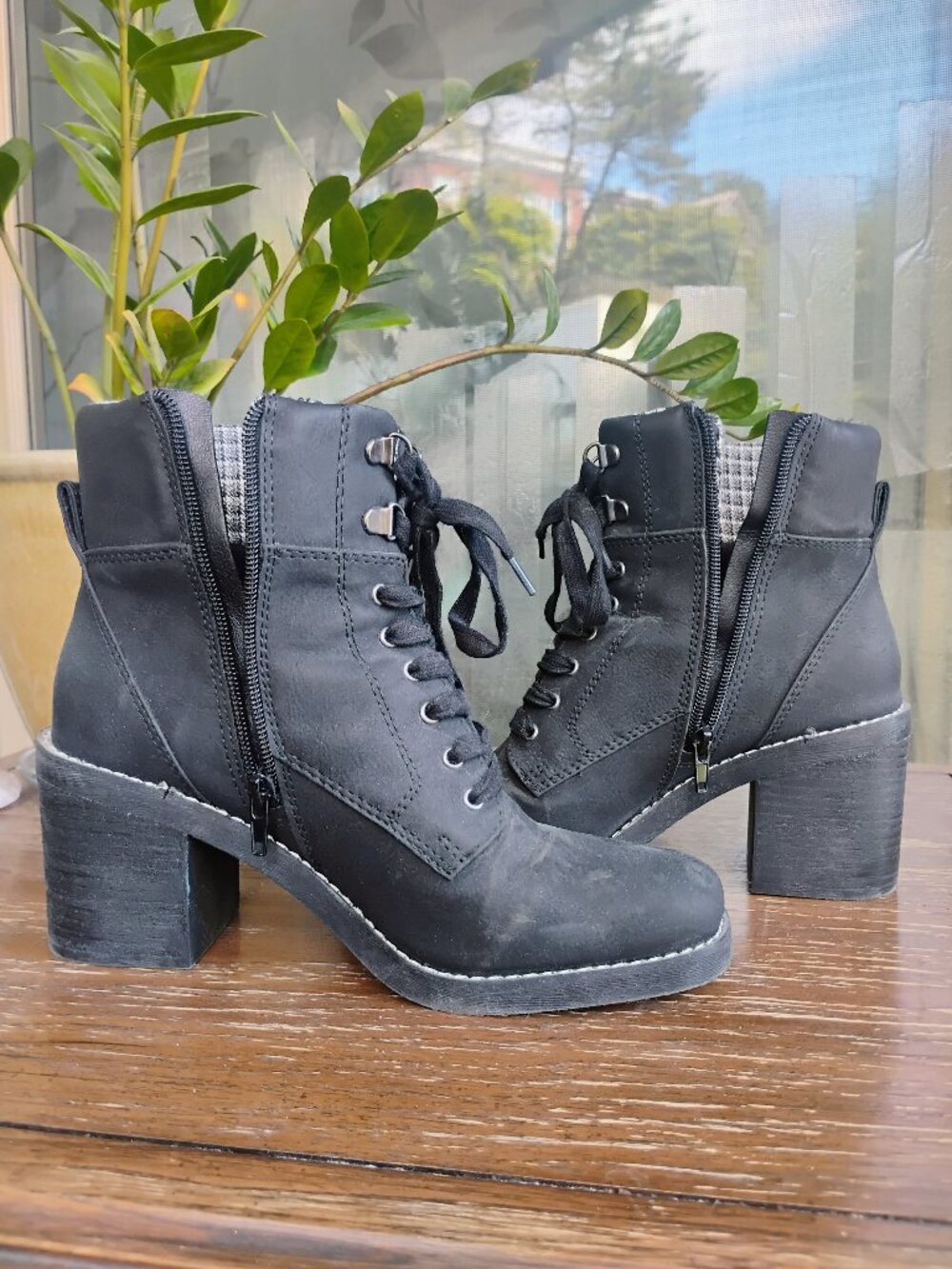 Crown Vintage Black Ankle Boots 8.5M